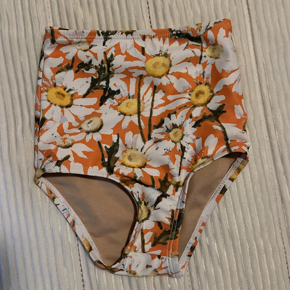 Kortni Jeane 12/18m daisies
